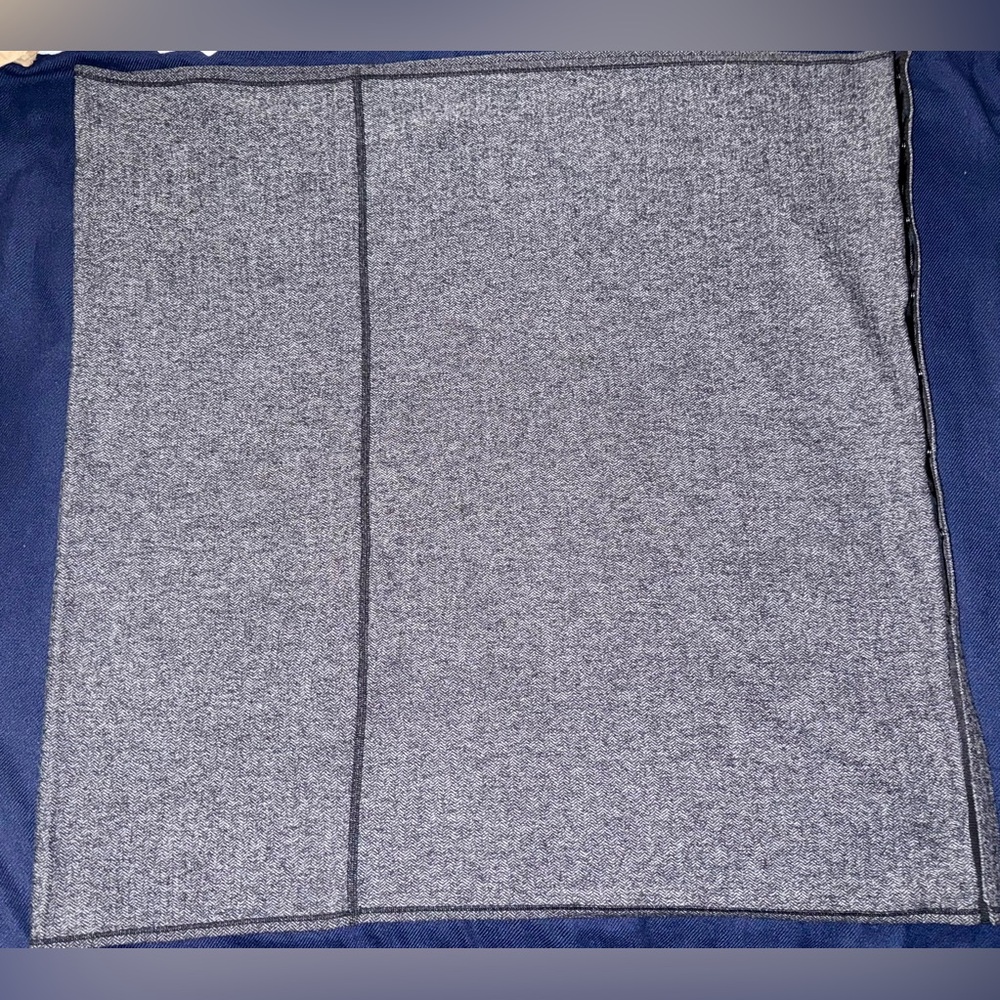 EUC Lululemon athletica Gray Scarf